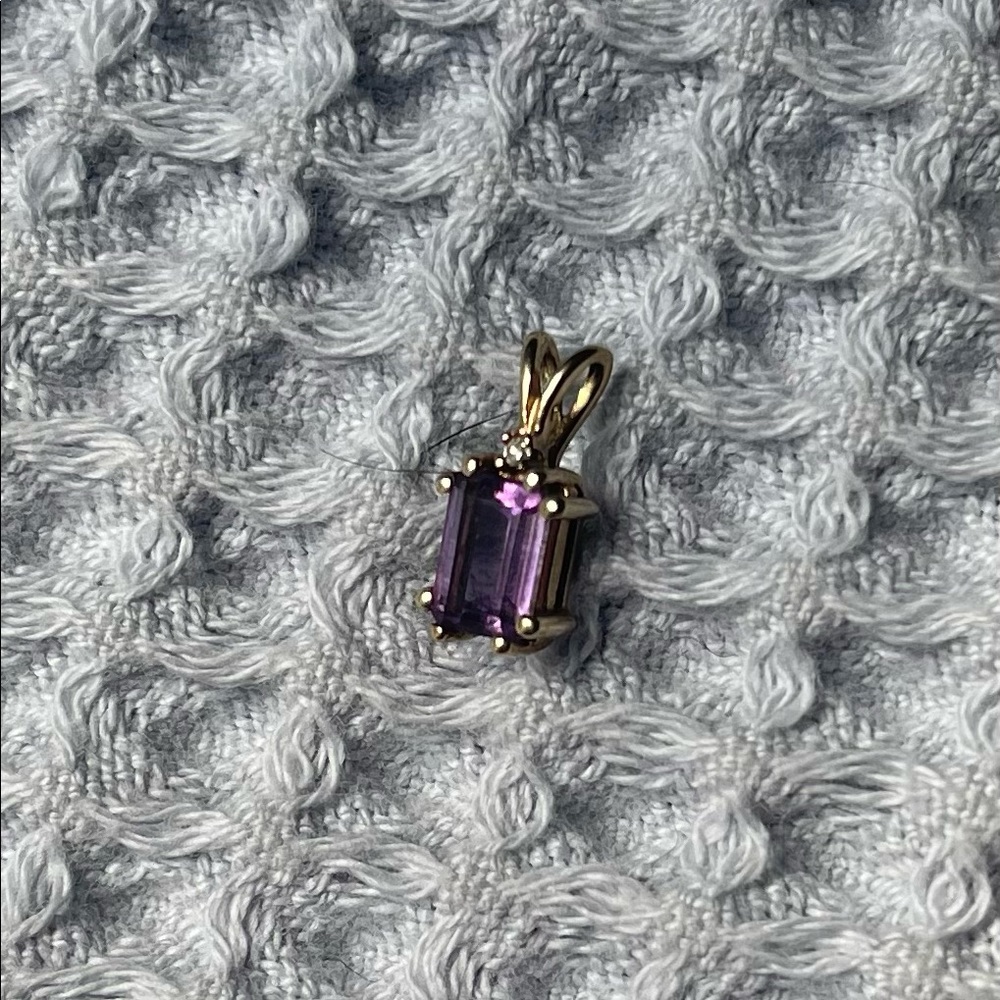 10k yellow gold amethyst/diamond pendant